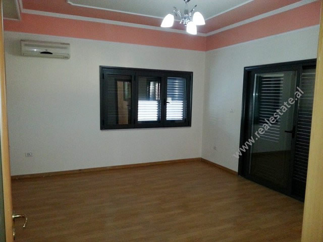 Three storey Villa for rent near Gramoz Pashko Street in Tirana, Albania — photos 5